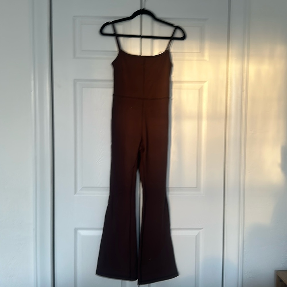 ARITZIA BROWN ATHLETIC BODYSUIT